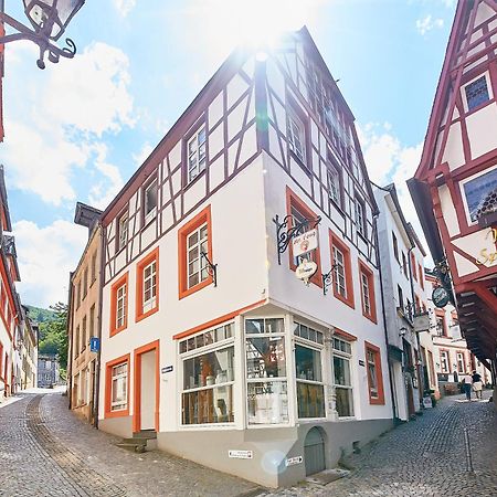 Fachwerkperle Am Historischen Marktplatz Bernkastel-Kues Kültér fotó